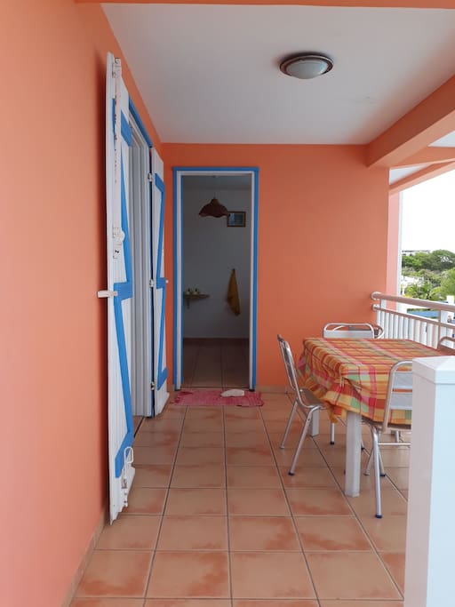 entrée par la cuisine