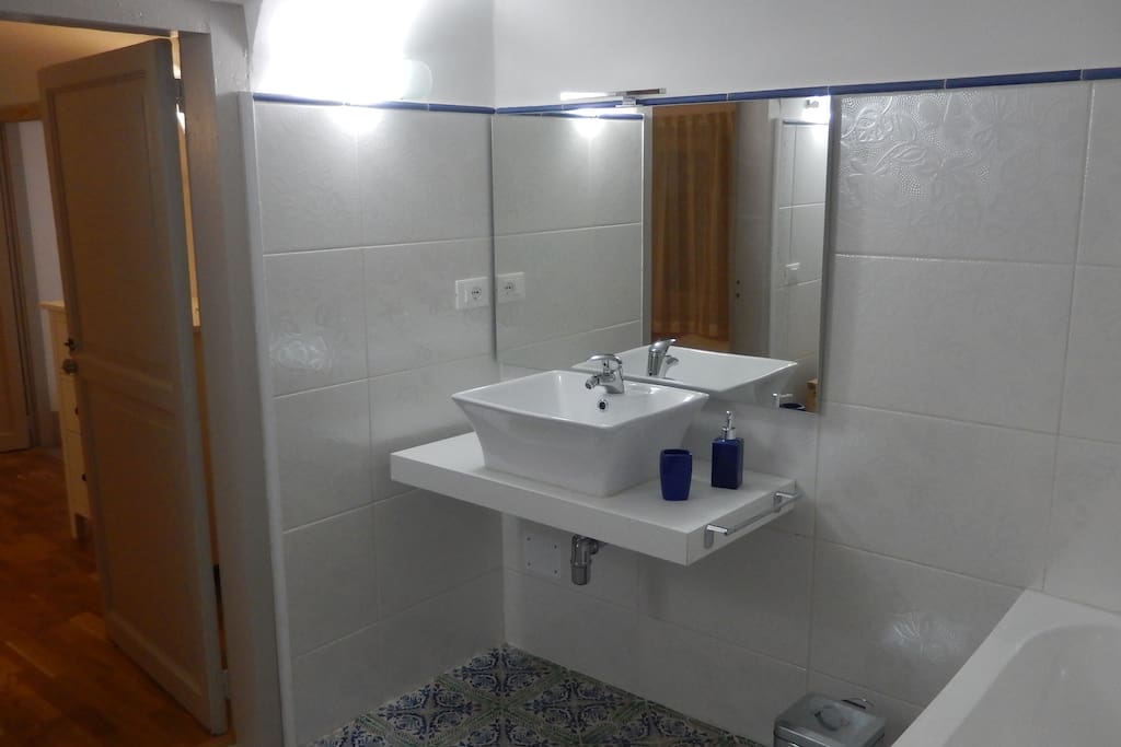 Bagno con vasca - piano superiore