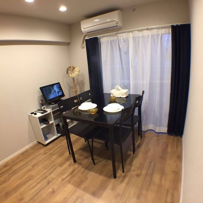 Large, clean and bright living room.寬敞明亮的一室一廳獨立套間