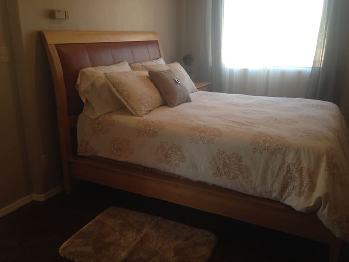 מיטת קווין סייז יפהפייה