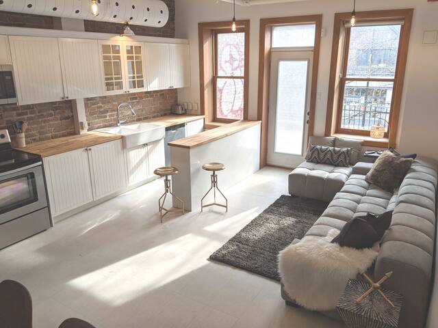 Chic 3-Bedroom Escape | Patio & BBQ | Sleeps 10 gallery image 3