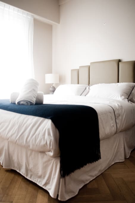 14 sq/m, a compact but comfortable room with queen-sized bed. Bathroom with shower stall.