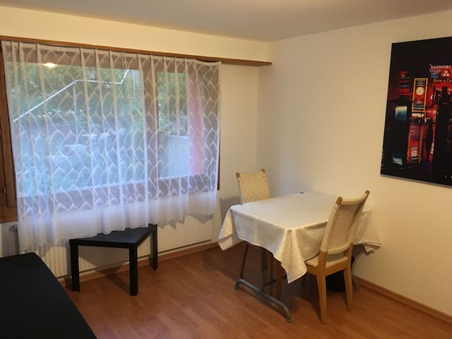 Cosy  clean room, private bathroom and breakfast.