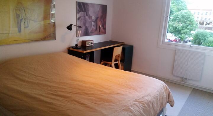 Საძინებელი 1 (არ არის გასაქირავებელი, თუ სახლში ვარ)