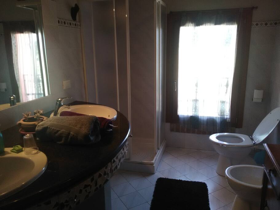 bagno con doccia in comune