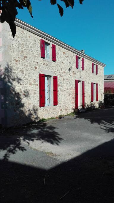 Façade du "Logement à 15 mns du Puy du Fou"