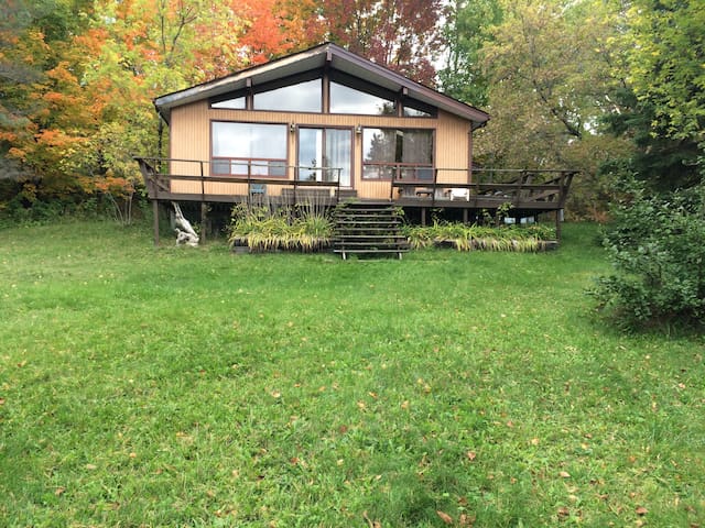 Baxter Lake Waterfront Cottage