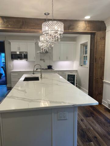 Green Hills Executive Home w/ pool, long term gallery image 2