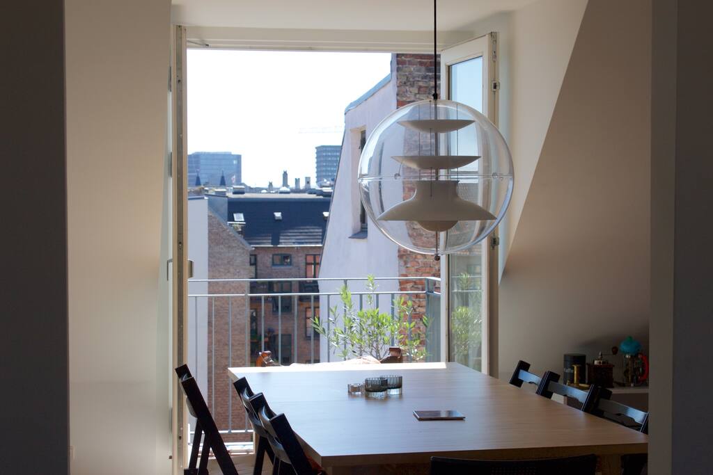 Main room / Dining room