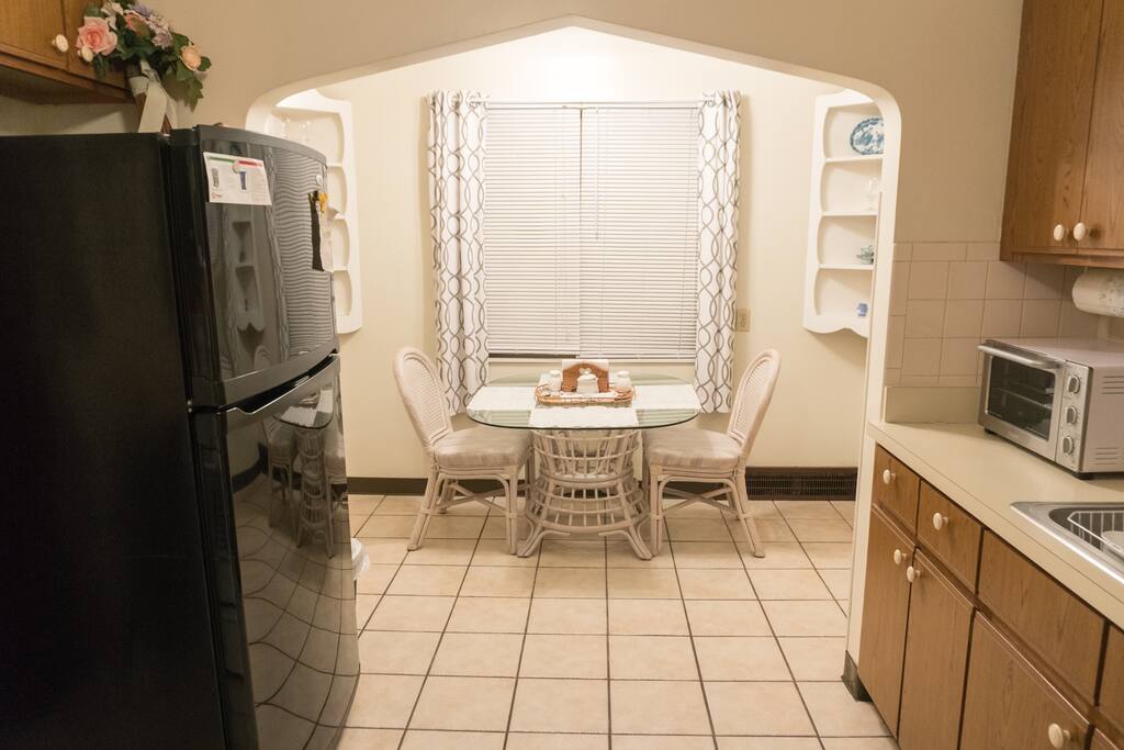 Eat-In Kitchen
