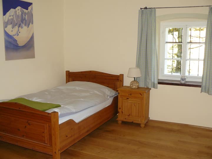 En mysig 1,20 m bred säng