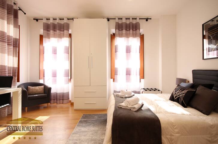 Spacious with view in the Heart of Rome! gallery image 2