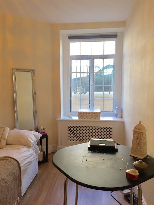 Bedroom (private)