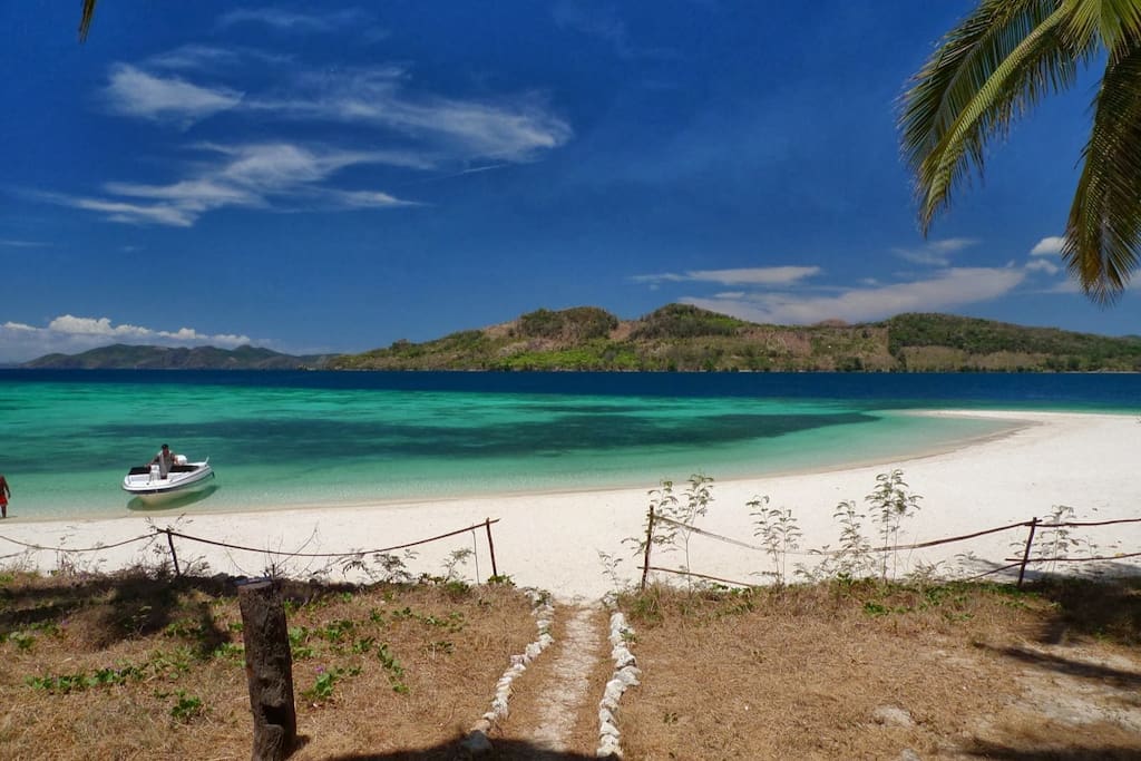 white sand, blue sky an turquoise blue water