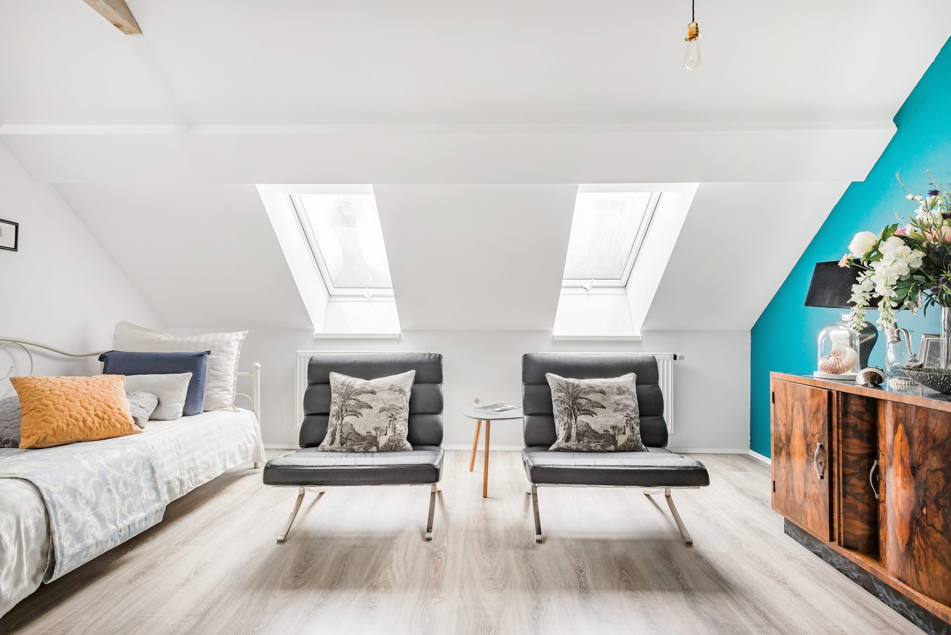 Sunny Refurbished Loft next to Tivoli Park