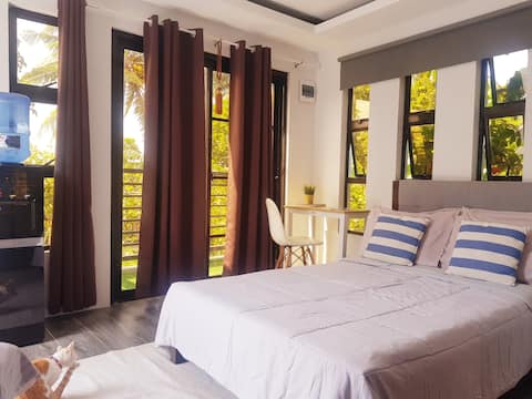 Moja's Haven Studio Unit with a Roof Deck