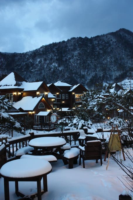 Muju gets fresh snow from December to March.