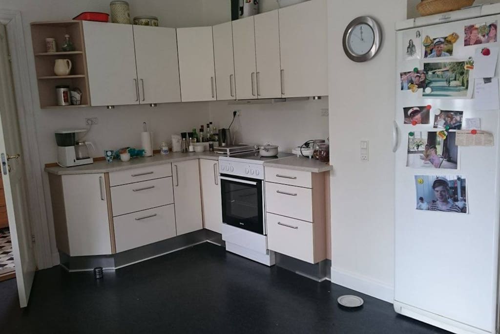 Stort køkken med mulighed for at lave mad.