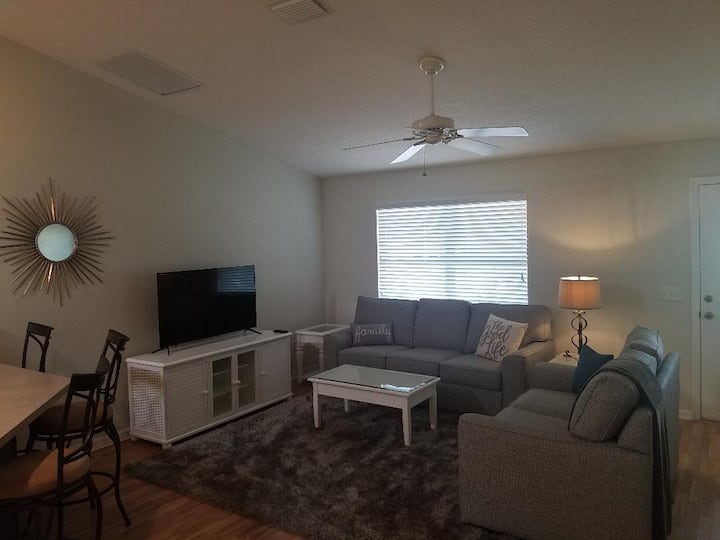 2 Br Home In An Amazing Location With 4-seat Cart! - The Villages, FL