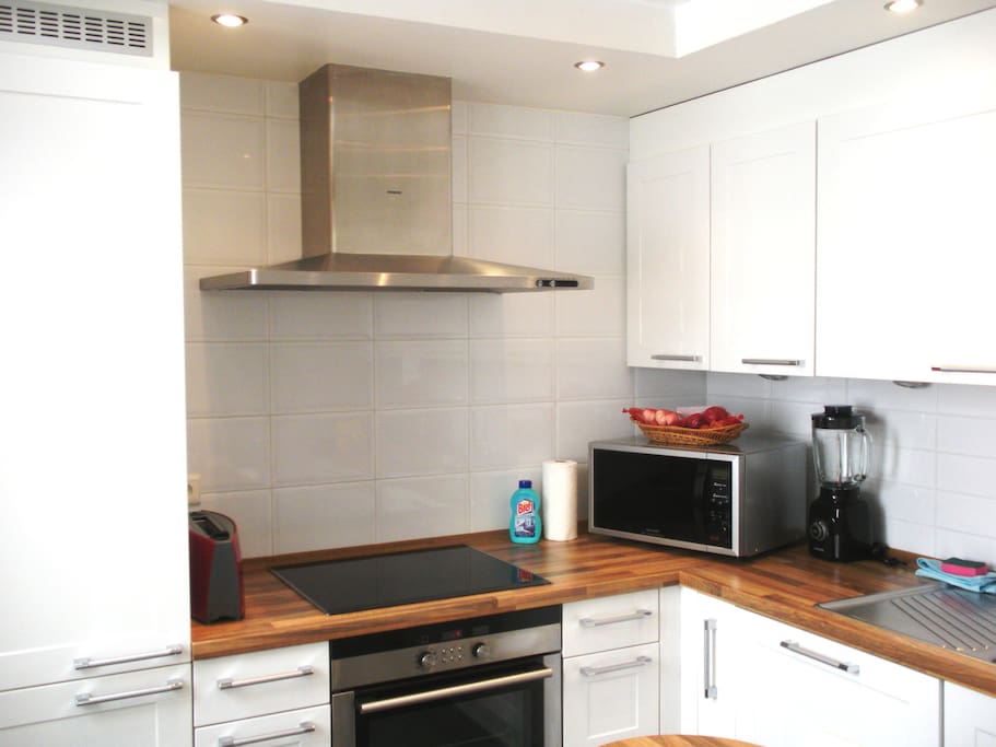 Fridge-freezer, hob ceramic, cooker hood