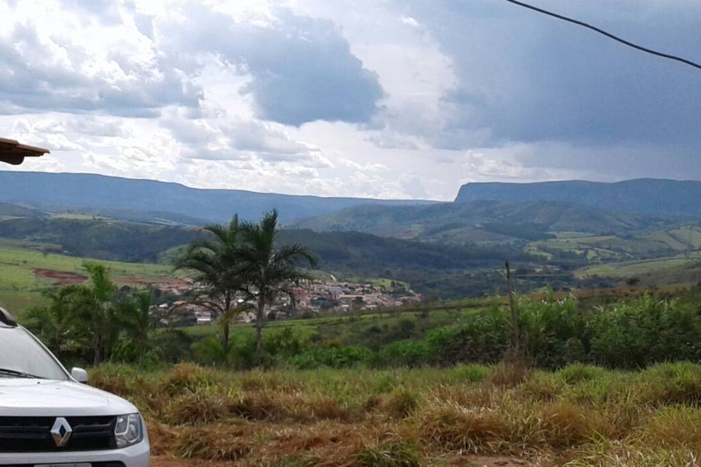 no fundo da foto a direita vc tem a vista da cidade de Vargem Bonita...vista linda