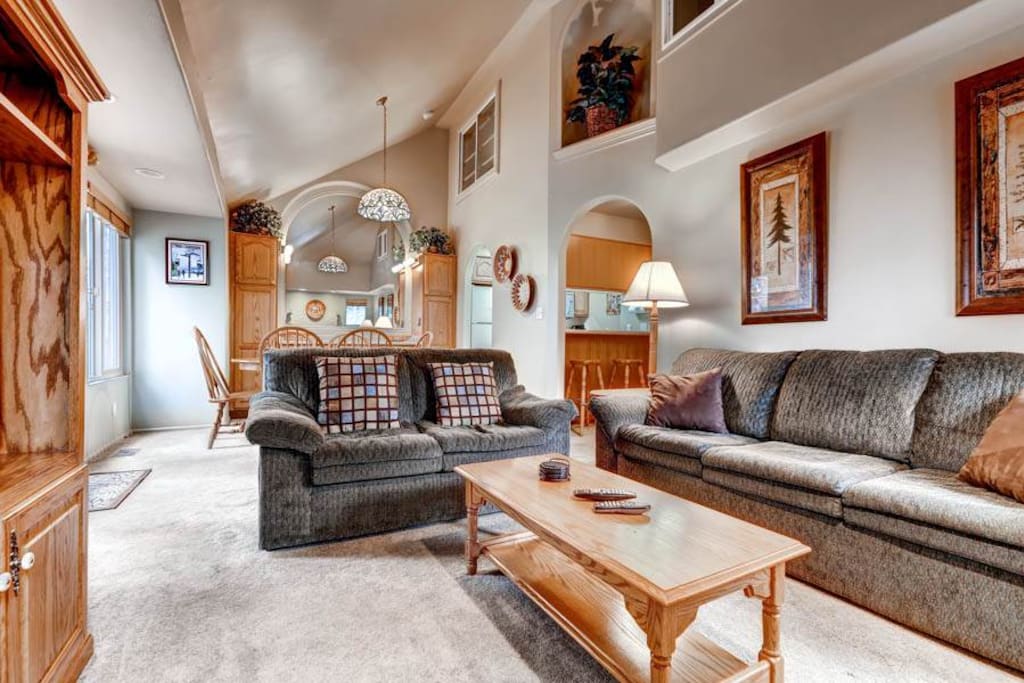 Hidden Creek #21C Living Area