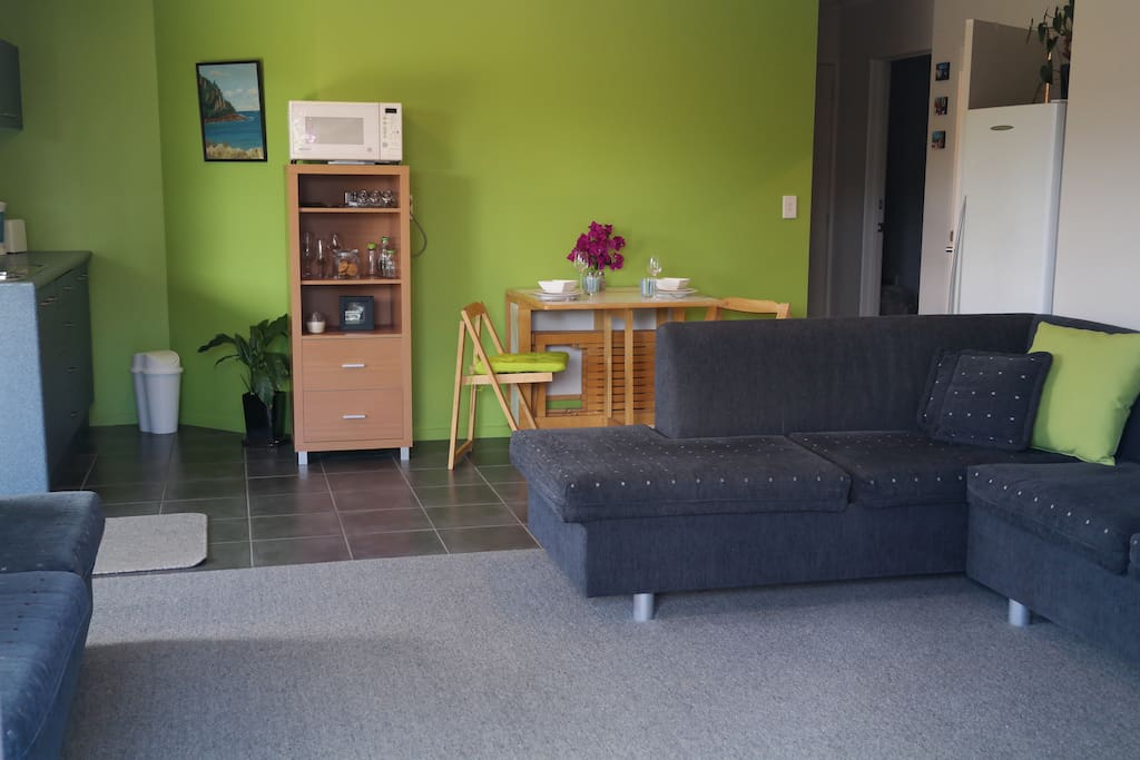 Kitchenette/ dining area