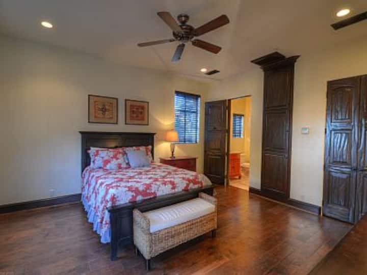 Luxury Lake Lbj Waterfront Estate Home Villas for Rent in Horseshoe