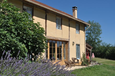 *Charming Family Gîtes. Pool. Dordogne Countryside