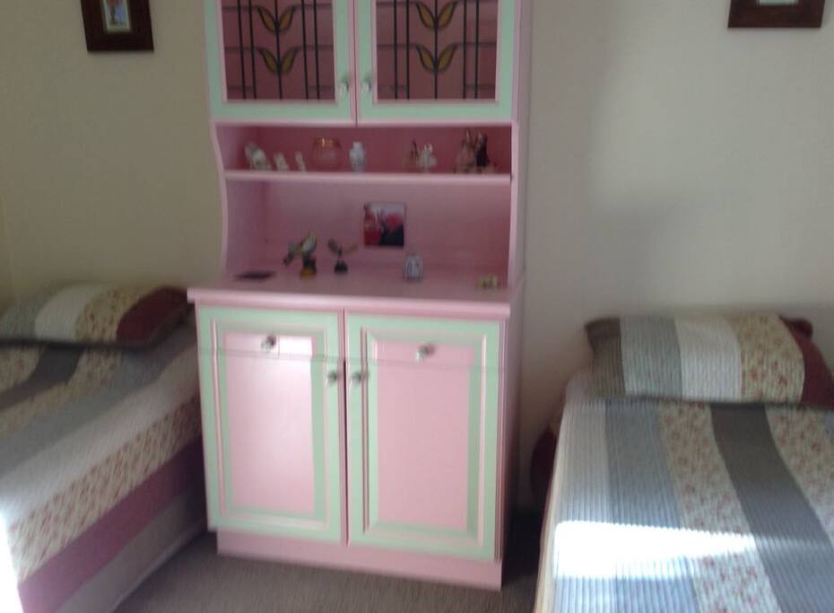 2 Single beds