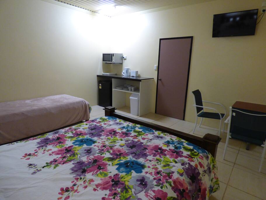 Queen Bed, Single bed with optional trundle, kitchenette.