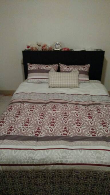 Bedroom bed