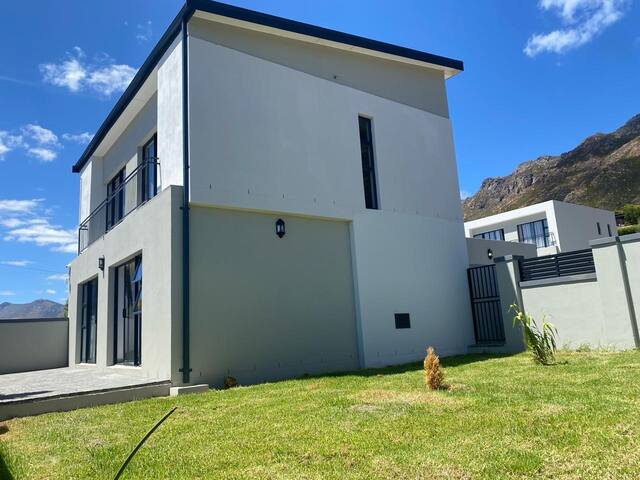 Blue Gum House gallery image 5