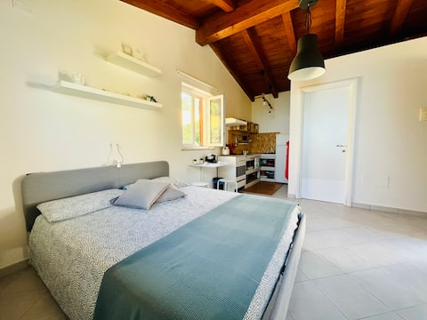 Tiny house by the sea, with bike and parking space