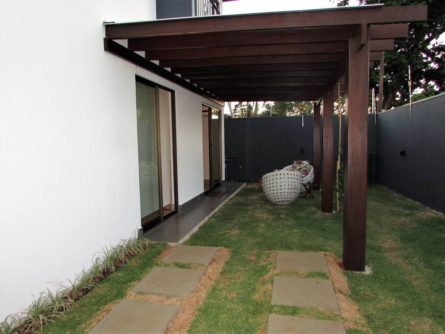 área externa com pergolado