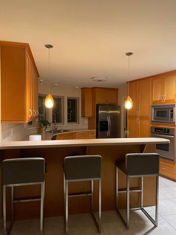 Waterfront Home in the CITY! gallery image 4