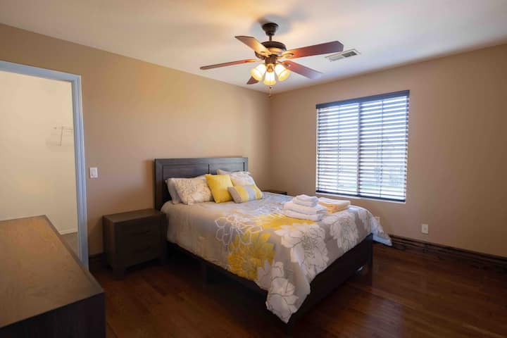 2nd Floor Queen Bedroom