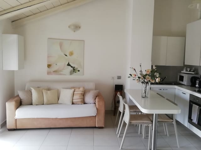 Casa romantica con terrazza vicino al fiume