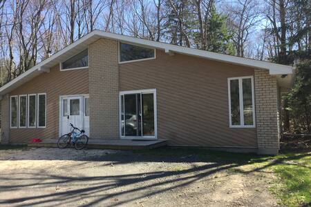 Nice house in a peaceful area of Pocono Lake.