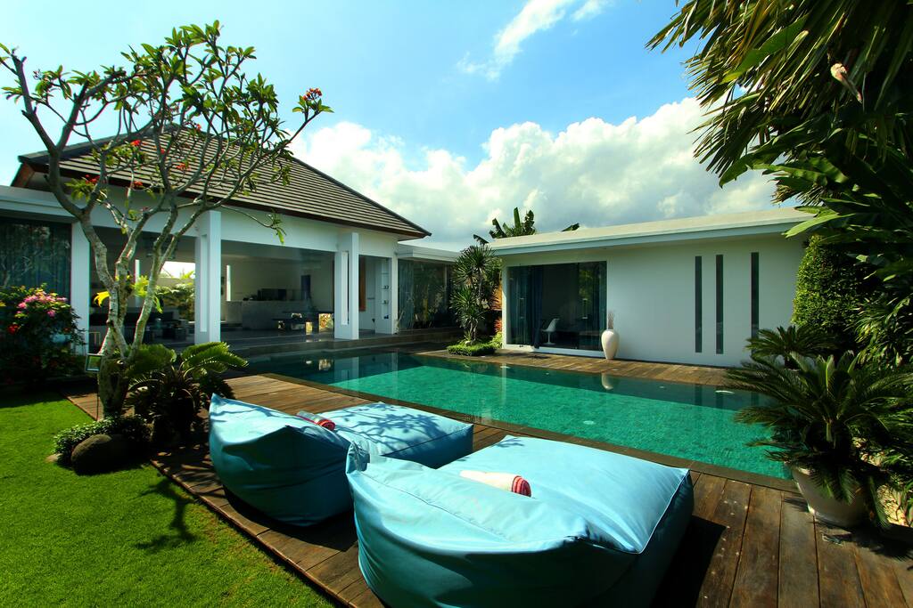 Villa Bahia sun bed & pool