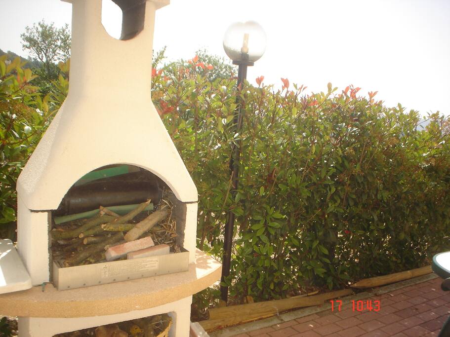 Barbecue dove potrai grigliare dei succulenti piatti di carne e verdure.