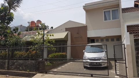 Rumah 12AB - Cozy House