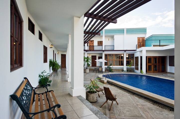 Comodidad  Seguridad  Precio (Con Desayuno Buffet)