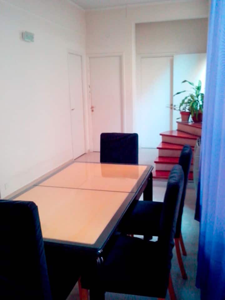 Habitación en departamento con terraza y parrilla en Villa Santa Rita