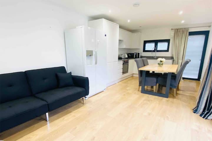 Twickenham 1 Bed Guest House With Onsite Parking - Hayes
