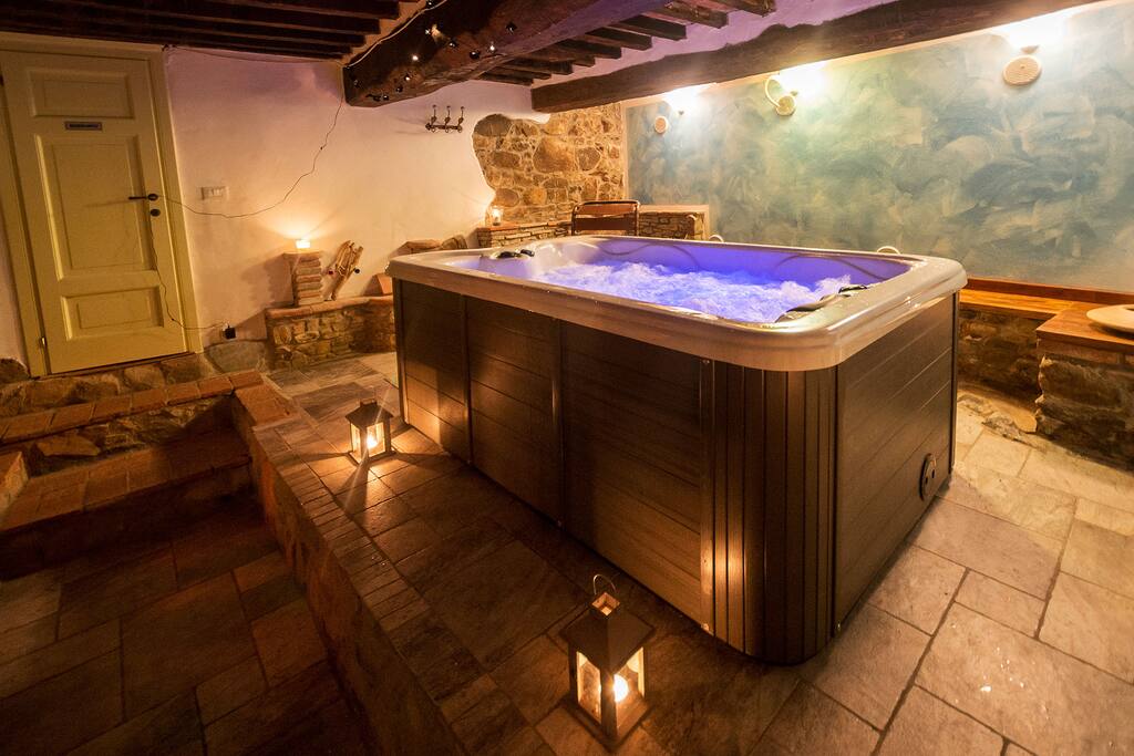 Zona SPA
Idromassaggio
Casa Pietra
