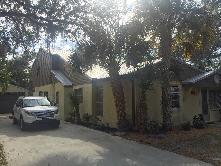 Driveway- side view of Island Home