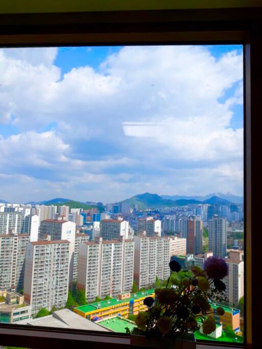 Enjoy being close to the clouds from a very high floor :) mountain view in the background! Don’t forget about the night view as well!!