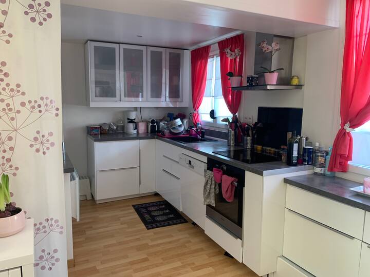 Bedroom (double bed) in House near Paris