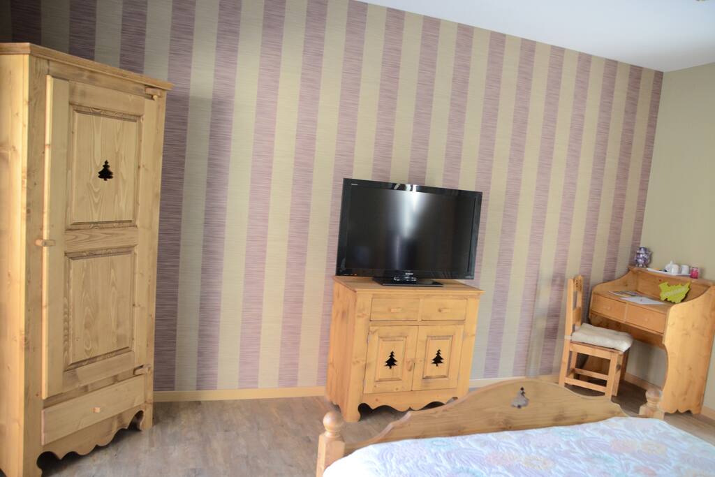 LA SUITE